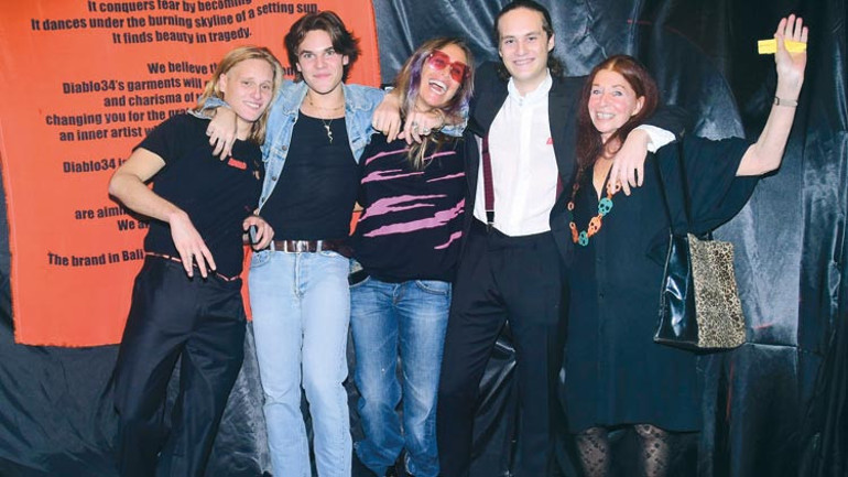 ‘Marjinal bir aileyiz’