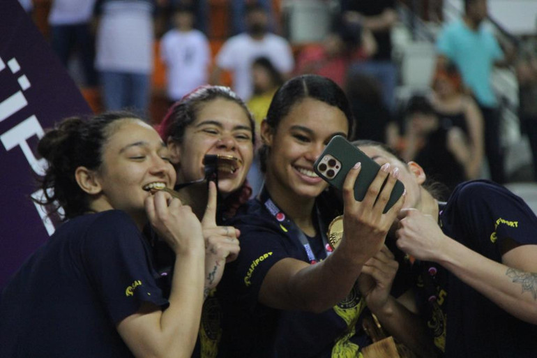 Son dakika: Fenerbahçe Safiport şampiyon