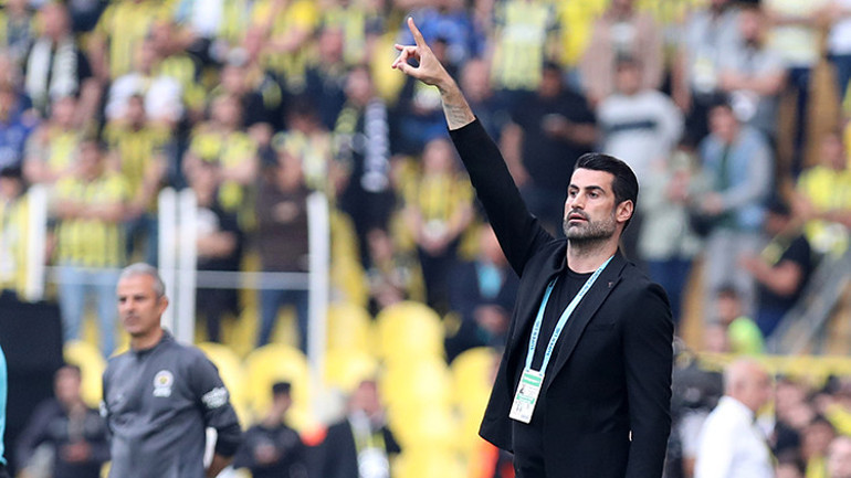 Fenerbahçe-VavaCars Fatih Karagümrük maçında ıslıklı tepki Son dakikalarda...