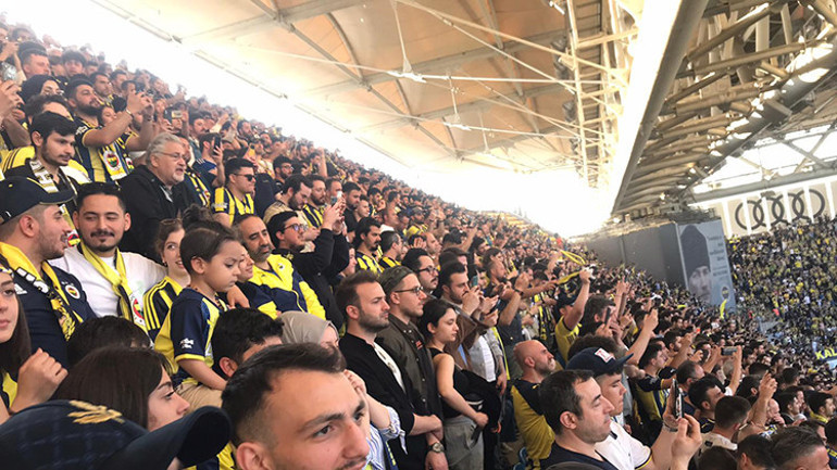 Fenerbahçe-VavaCars Fatih Karagümrük maçında ıslıklı tepki Son dakikalarda...