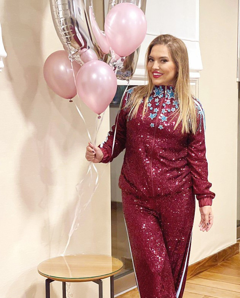 Kıyafetleri servet değerinde 730 binlik kombin...