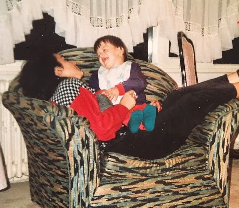 Nereden bilebilirdim o akşam seni son kez gördüğümü