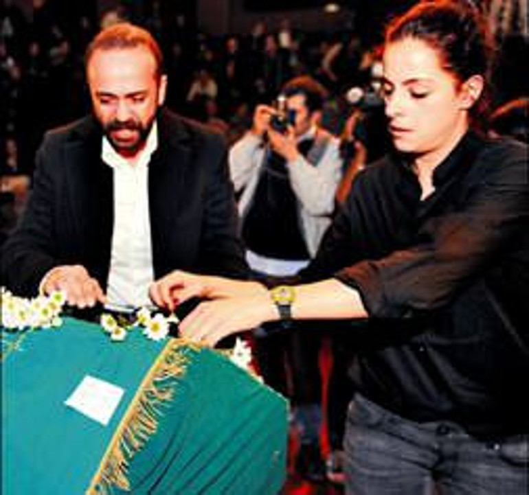 Nereden bilebilirdim o akşam seni son kez gördüğümü