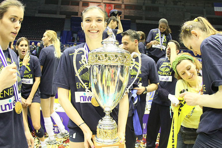Son Dakika: Voleybolda flaş transfer... Naz Aydemir Akyol yuvaya dönüyor...
