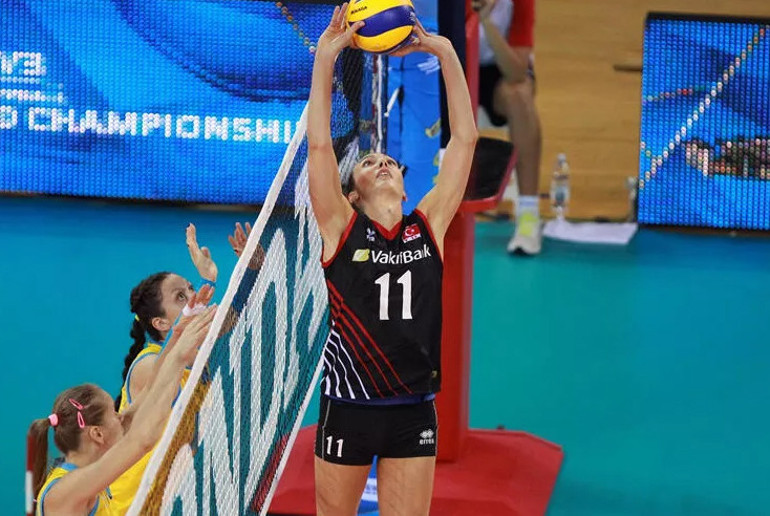 Son Dakika: Voleybolda flaş transfer... Naz Aydemir Akyol yuvaya dönüyor...