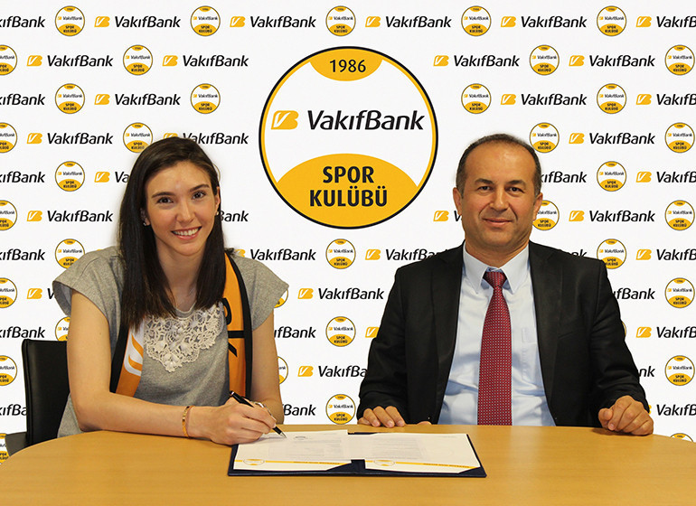 Son Dakika: Voleybolda flaş transfer... Naz Aydemir Akyol yuvaya dönüyor...