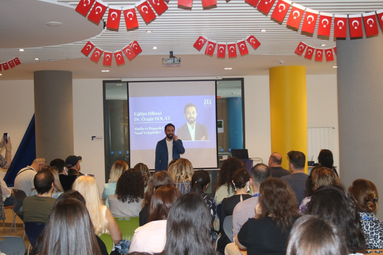 Dr. Özgür Bolat, Ata Koleji velilerine eğitim verdi