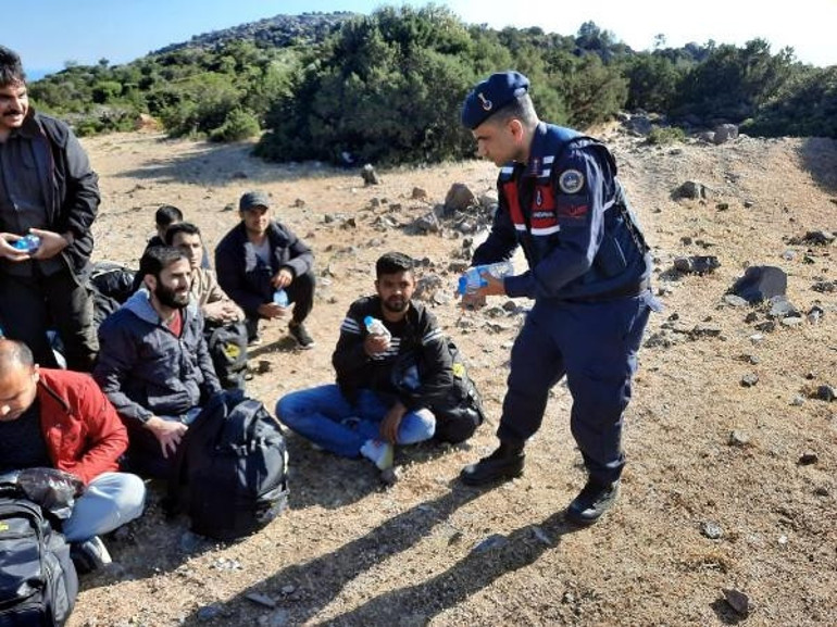 İzmirde 118 kaçak göçmen yakalandı