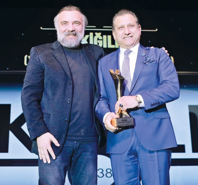 Ödül gecesine ünlü akını