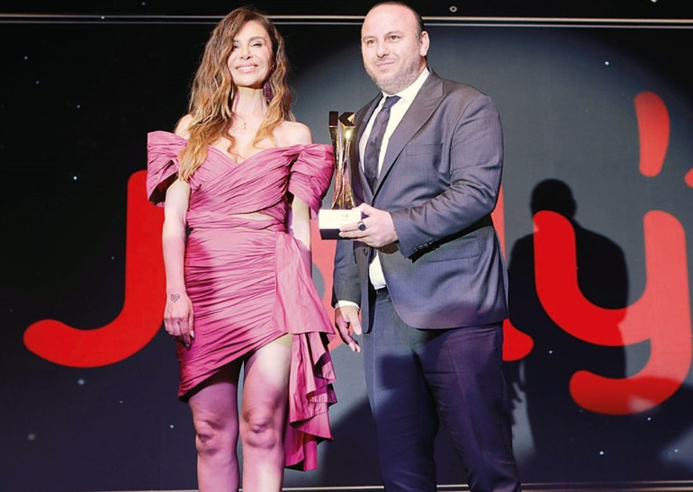 Ödül gecesine ünlü akını