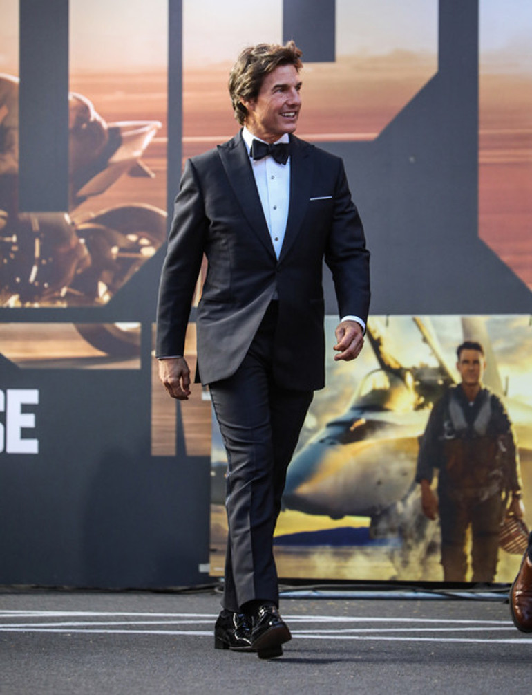 Tomun boyu bir anda nasıl uzadı 1.75lik Katein yanında bile...