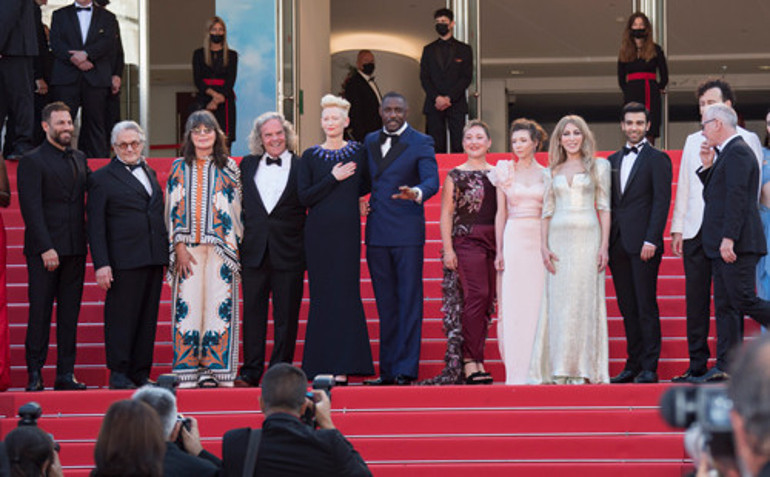 Ünlü Türk oyuncular dünya yıldızlarıyla Cannes Film Festivalinin kırmızı halısında