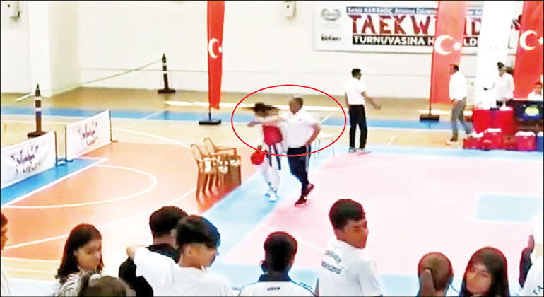Kameraya bardak fırlatma vakası