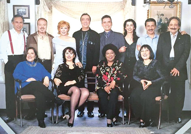 Ajda gençleri yakaladı