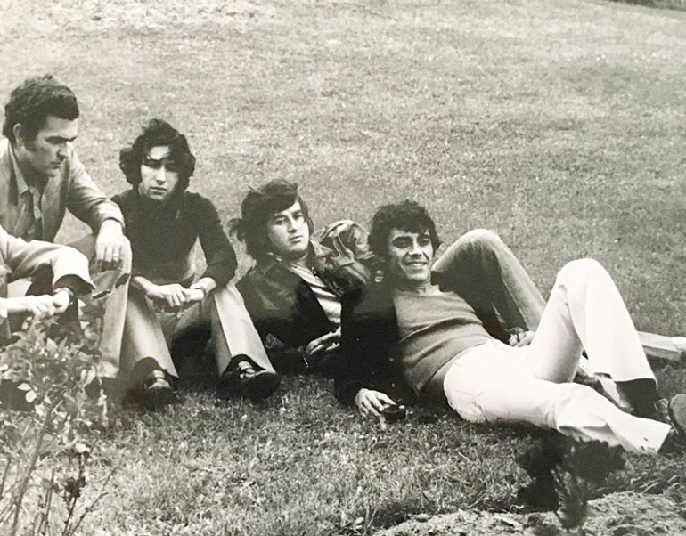 Ajda gençleri yakaladı