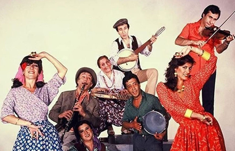 Ajda gençleri yakaladı