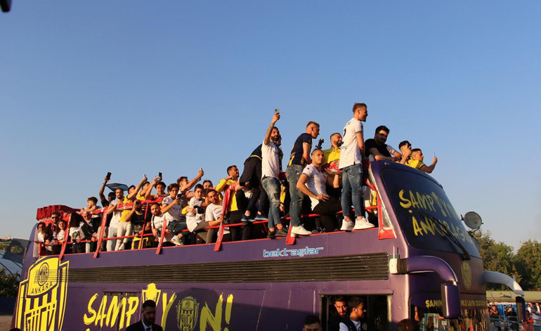 Şampiyon kupasına kavuştu