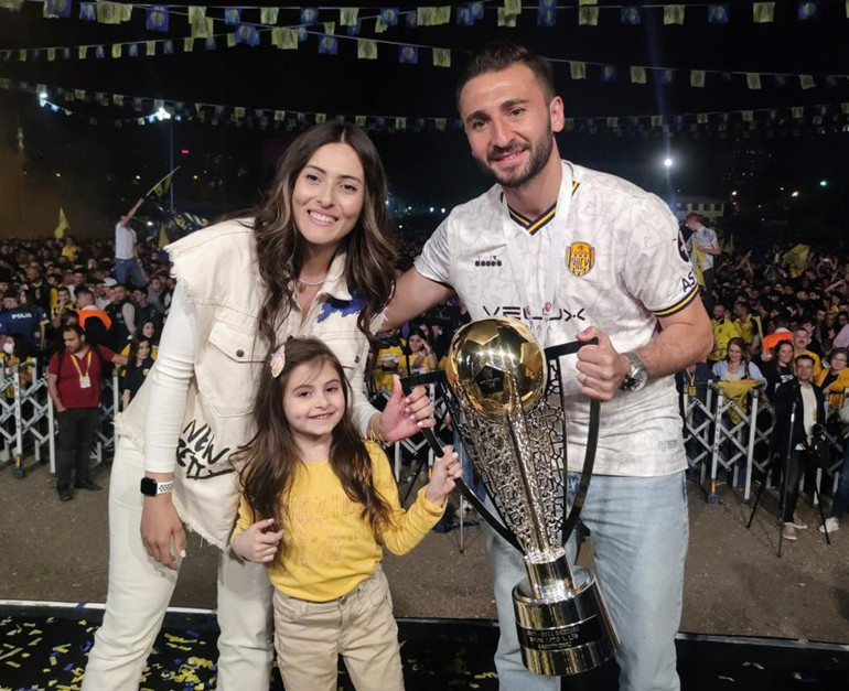 Şampiyon kupasına kavuştu