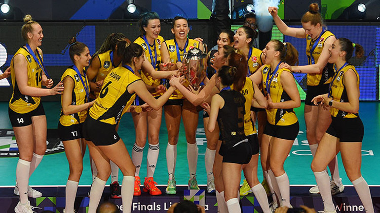 Son Dakika: VakıfBank, CEV Şampiyonlar Ligi şampiyonu Imoco Volleyi 4 sette devirdik