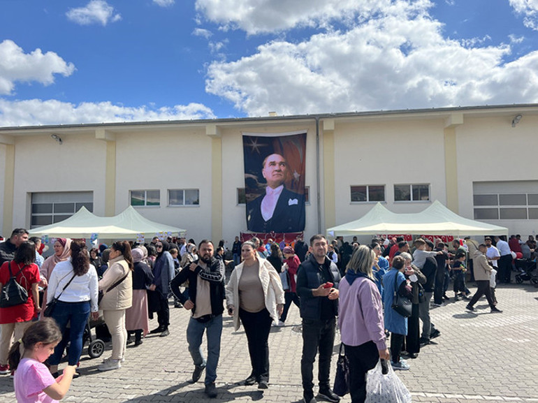 Çocuklar ve aileleri şenlikte eğlendi