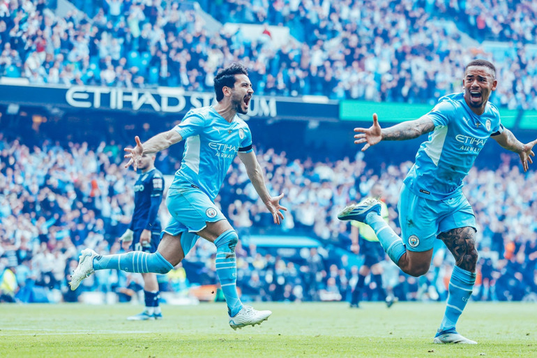 Manchester Citynin tarihi şampiyonluğunda Liverpool yanlış anons vakası yaşadı Taraftarı gören Salah yıkıldı...