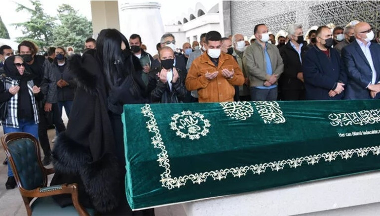 Bülent Ersoyun bu mezar dar değil mi sorusuna ilginç yanıt