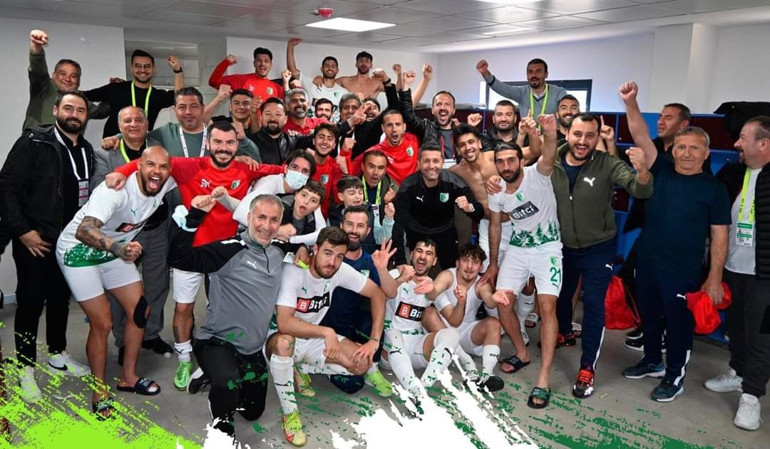 Bayburt Özel İdare Spor - Bodrumspor maçında büyük olaylar Hakemler ısınmaya dahi çıkamadı (Bodrumspor 2. Lig Play-Off finaline yükseldi)