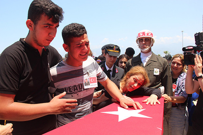 Türkiye şehitlerini gözyaşlarıyla uğurladı