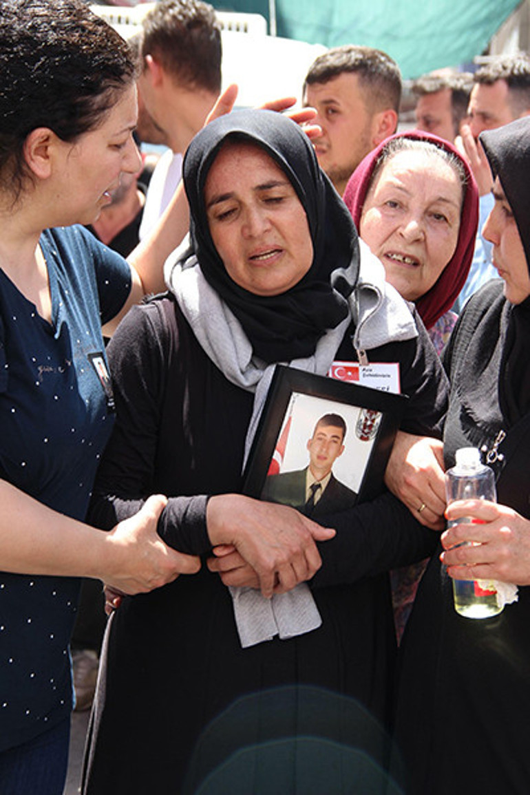 Türkiye şehitlerini gözyaşlarıyla uğurladı