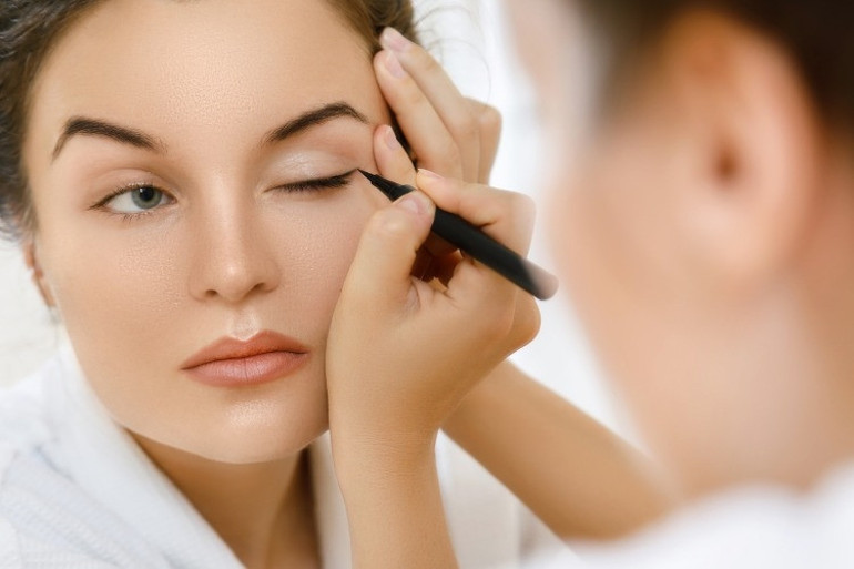 Eyeliner Nasıl Çekilir En Kolay Ve Kuyruklu Eyeliner Sürmenin Yolları
