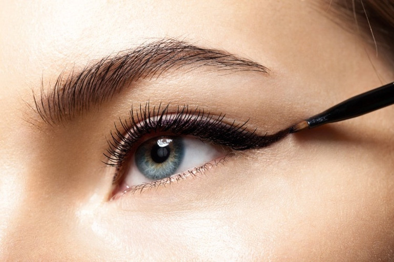 Eyeliner Nasıl Çekilir En Kolay Ve Kuyruklu Eyeliner Sürmenin Yolları