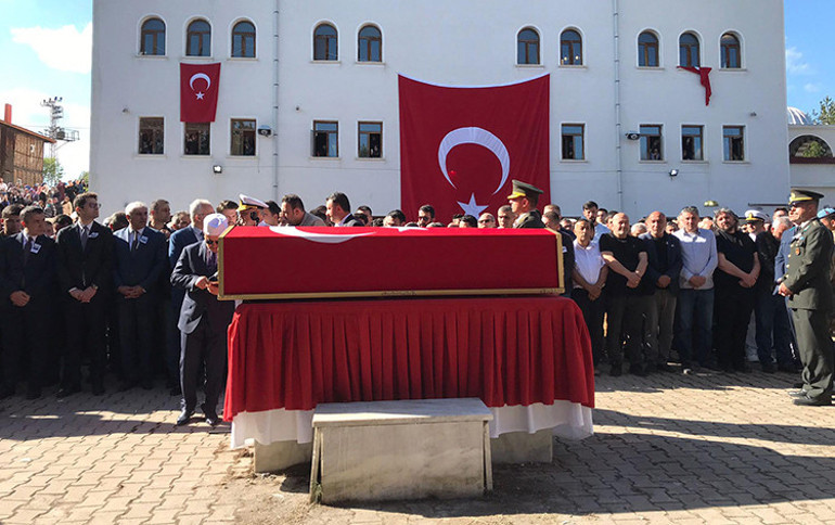 Türkiye şehitlerini gözyaşlarıyla uğurladı