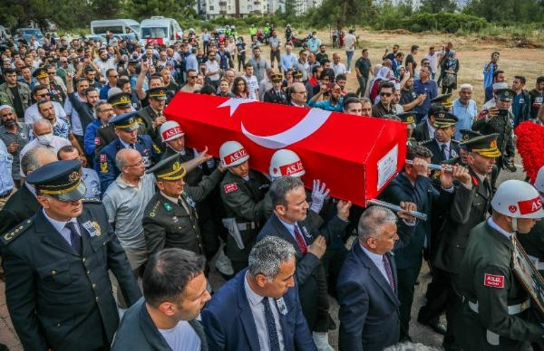 Türkiye şehitlerini gözyaşlarıyla uğurladı