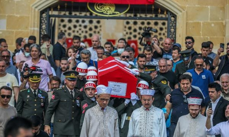 Türkiye şehitlerini gözyaşlarıyla uğurladı