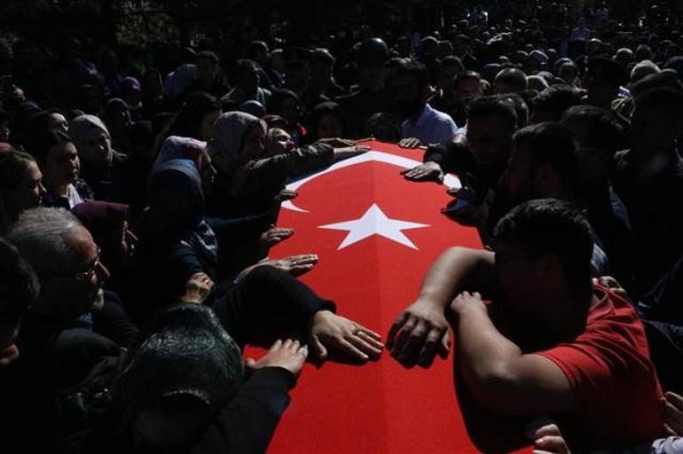 Türkiye şehitlerini gözyaşlarıyla uğurladı
