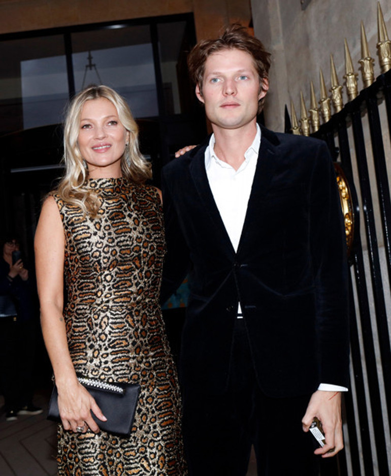 Bir de onu görünce derin derin iç çekişi vardı Beni terk edince yıllarca ağlamıştım: Eski aşk yeniden gündemde