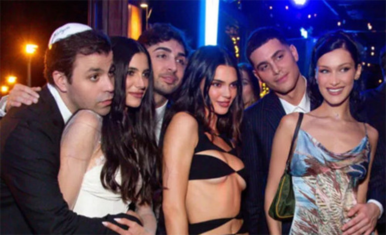 Olaylı elbiseyi bu sefer de o giydi