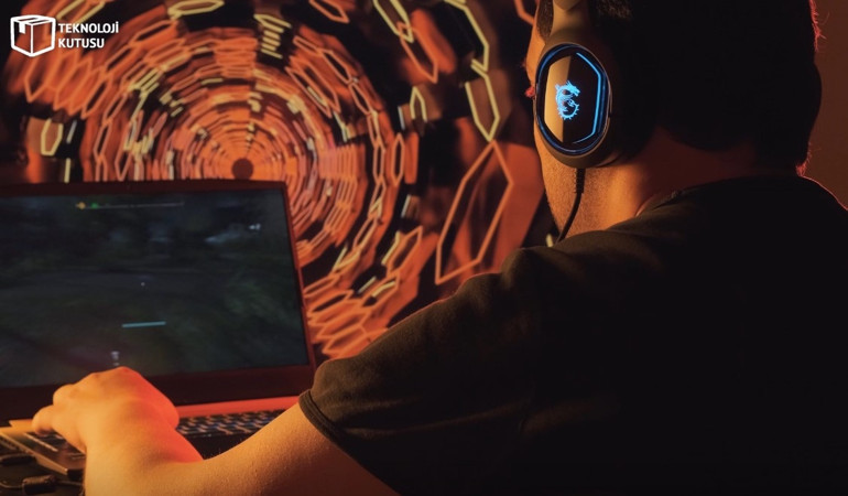 MSI Crosshair 15 Rainbow Six Extraction Edition incelemesi
