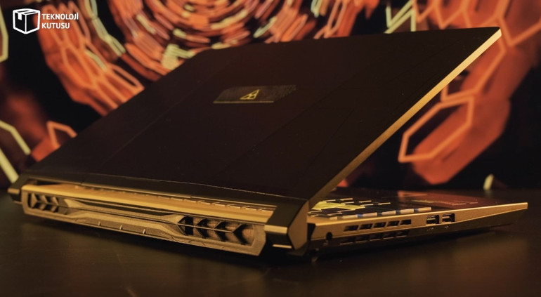 MSI Crosshair 15 Rainbow Six Extraction Edition incelemesi