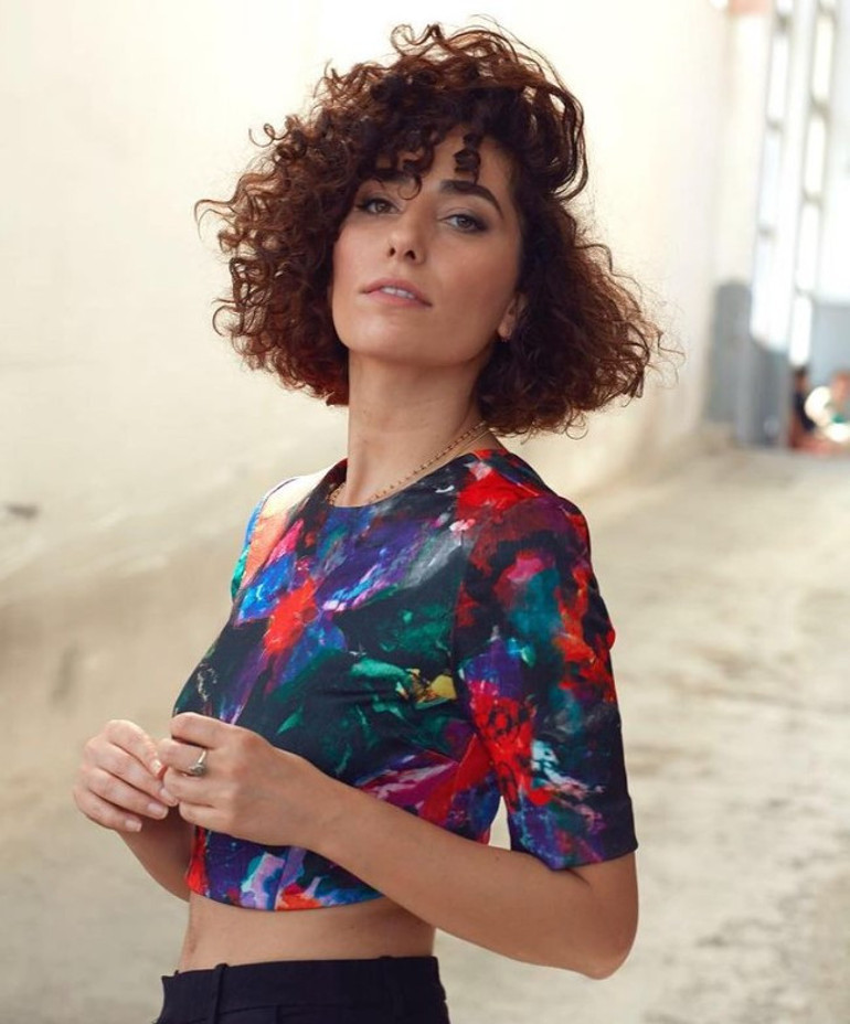 Ünlü şarkıcının gerçek adı ortaya çıktı... İsmi de mesleği de değişti