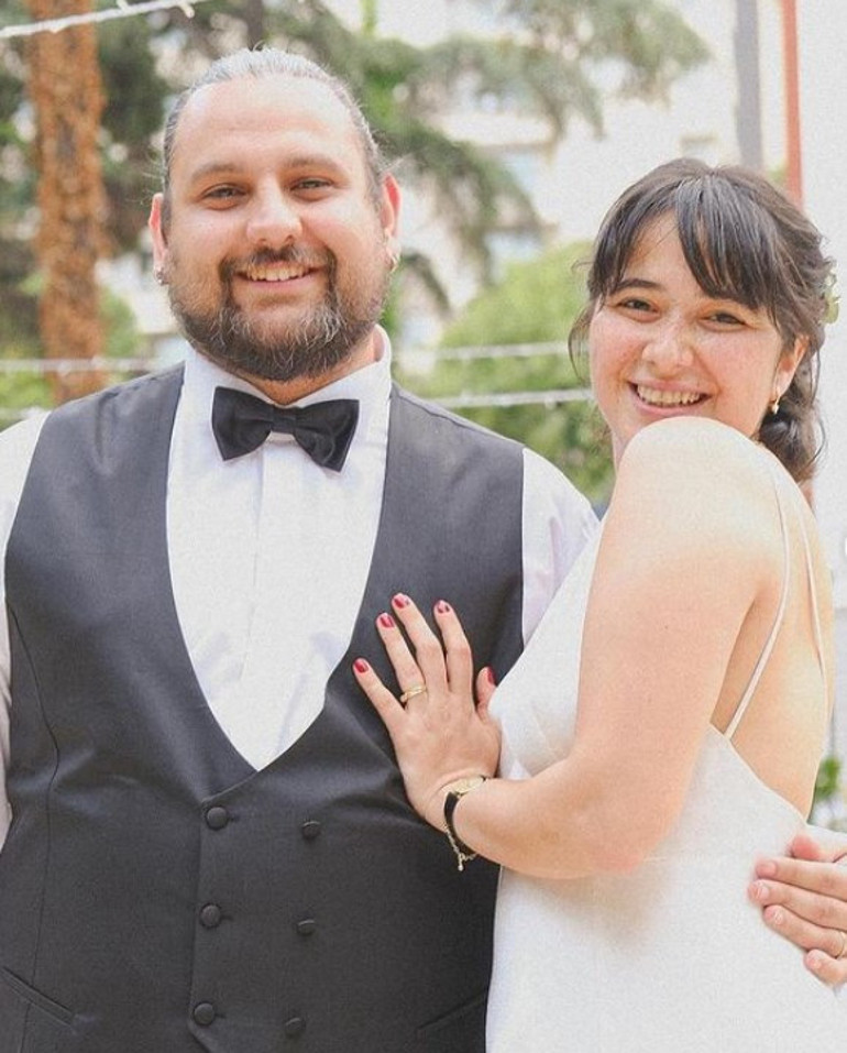 Kızını evlendirdi... Ünlü türkücü kayınvalide oldu