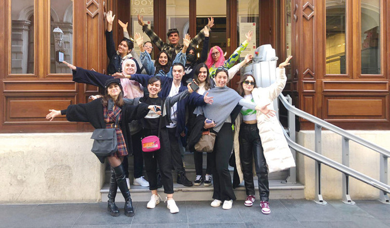 3 milyon fazla olsun ama kırmızı olsun