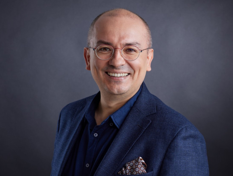 Dr. Alev Solak: Şeffaf plaklar ile kişinin sosyal hayatını etkilemeden dişleri düzeltmek mümkündür