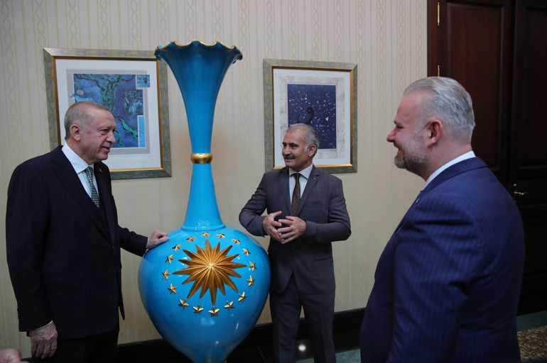 Cumhurbaşkanı Erdoğan, yabancı liderlere hediye etmek için 50 adet vazo siparişi verdi