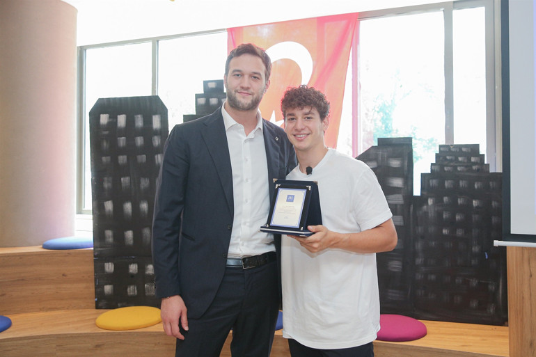 Cem Bölükbaşı, Ata Koleji’nde öğrencilerle bir araya geldi