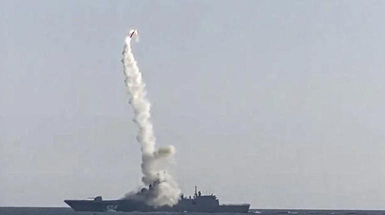 Rusya, ABD ve NATOyu uyarmıştı... Hipersonik füzeler ile vurdu