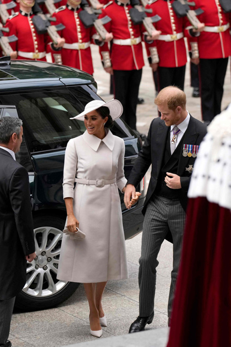 Harry ile Meghan iki yıl sonra ilk kez: Gittikleri gibi döndüler