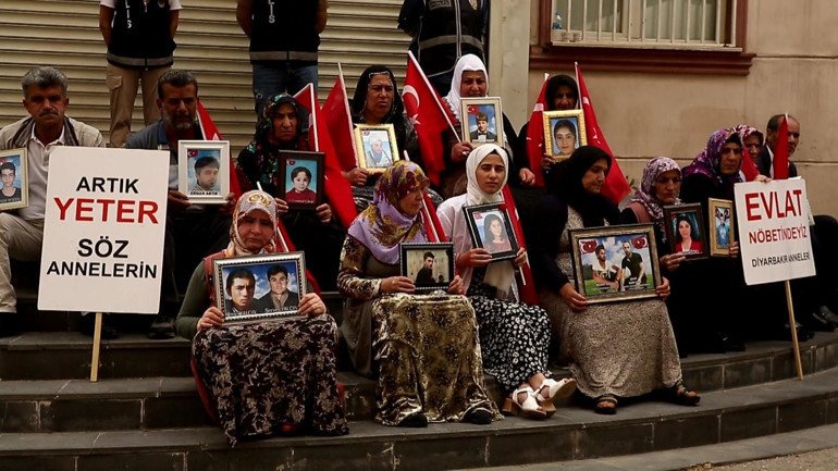 Diyarbakır anneleri Neler Oluyor Hayattada... Duygu dolu anlar