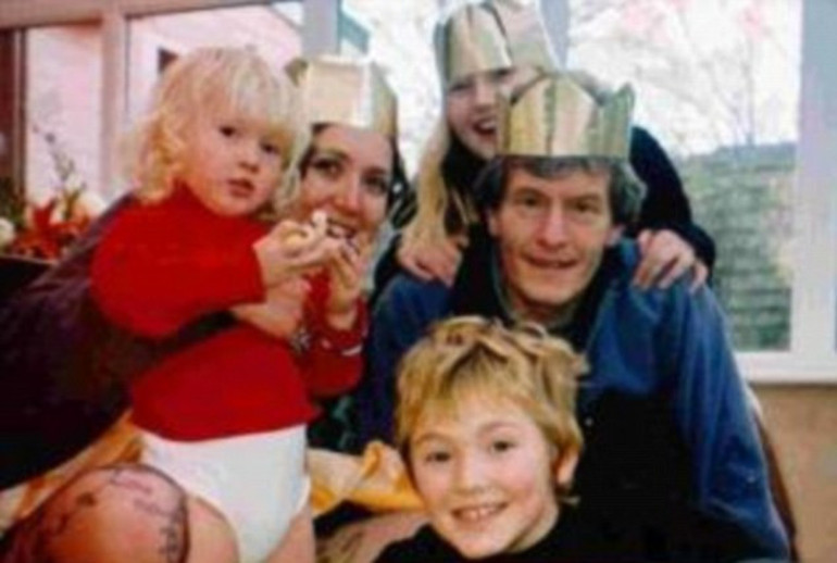 11 yıl önce sırra kadem basmıştı Öldü sandığı kocasından mesaj aldı…