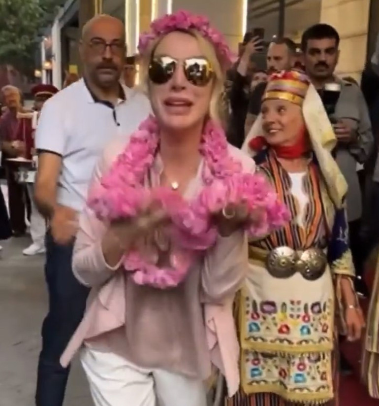 Eşi söyledi Seda Sayan dans etti